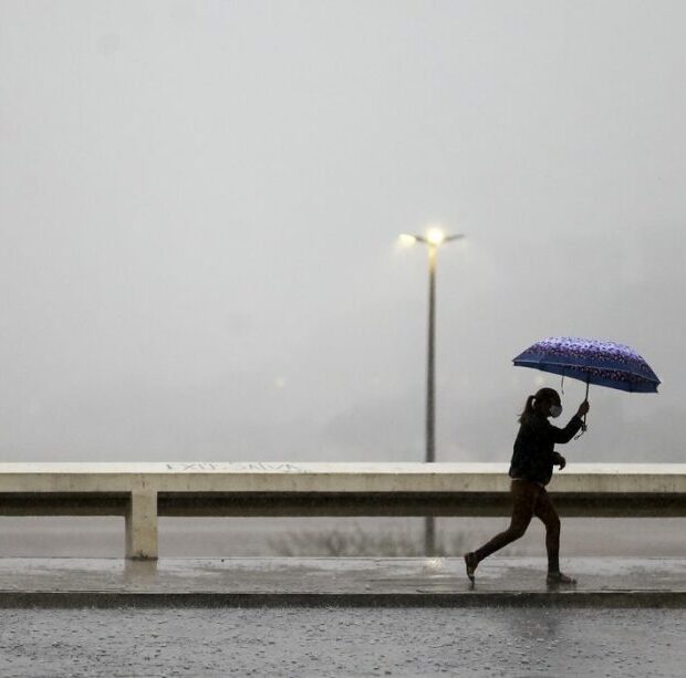 Inmet mantém alerta laranja para chuva forte no Sudeste