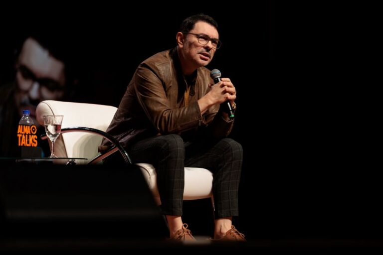 Rossandro Klinjey vai expor relações tóxicas em Brasília, dia 8 de outubro